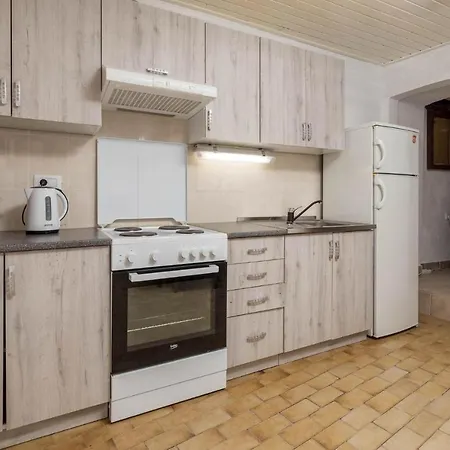Charmante Maison De 2 Chambres À Susak Susak