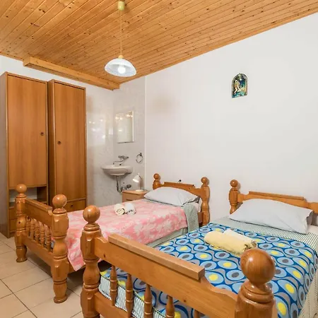 2 Bedroom Lovely Home In Susak