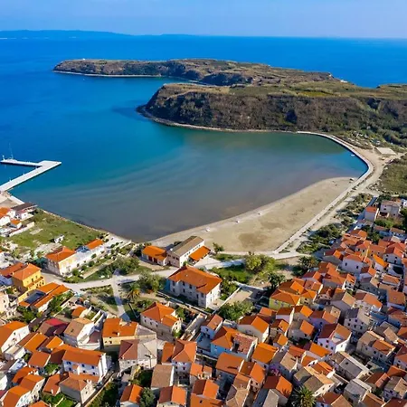 Hébergement de vacances Charmante Maison De 2 Chambres À Susak *