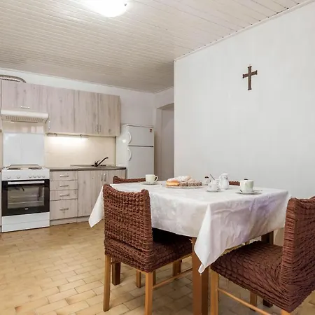 2 Bedroom Lovely Home In Susak * Susak