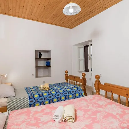 2 Bedroom Lovely Home In Susak Vikendica